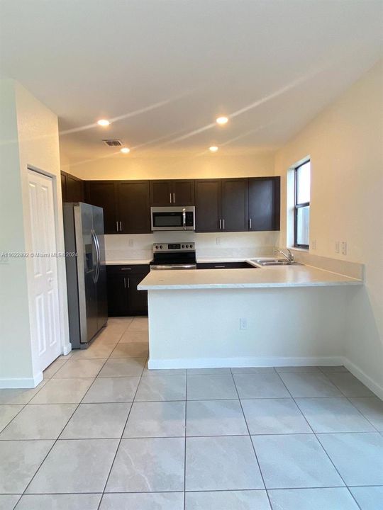 For Rent: $2,800 (3 beds, 2 baths, 1483 Square Feet)