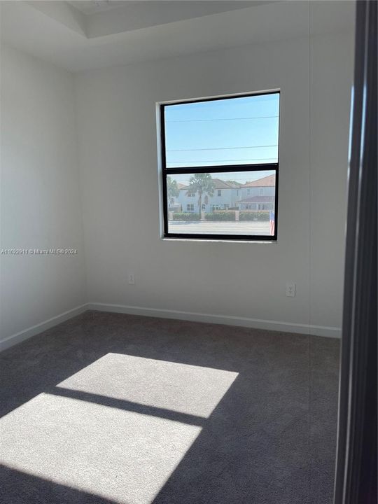 Active With Contract: $2,700 (3 beds, 3 baths, 1328 Square Feet)