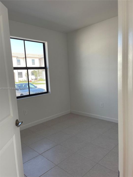 Active With Contract: $2,700 (3 beds, 3 baths, 1328 Square Feet)