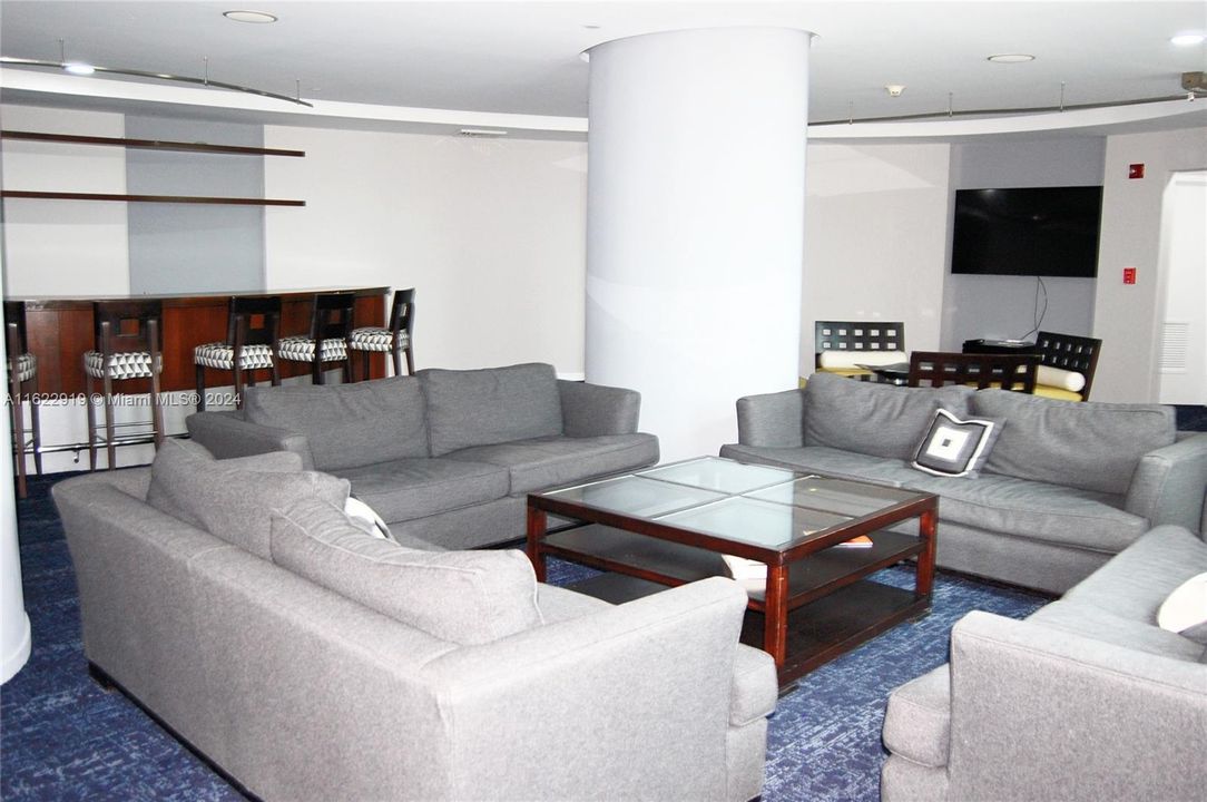 Recientemente alquilado: $2,500 (1 camas, 1 baños, 797 Pies cuadrados)