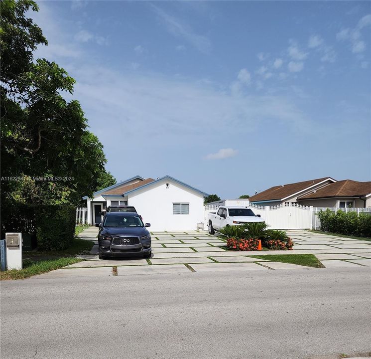 Active With Contract: $590,000 (3 beds, 2 baths, 1343 Square Feet)