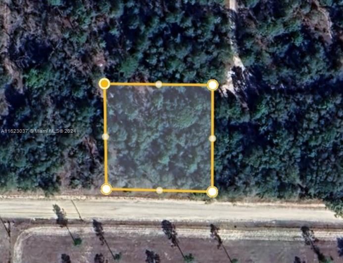 На продажу: $13,000 (0.32 acres)