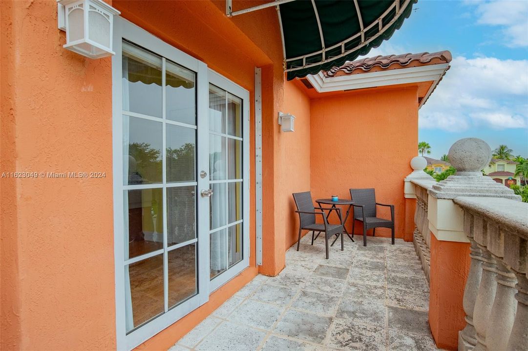 Vendido Recientemente: $765,000 (5 camas, 3 baños, 2583 Pies cuadrados)