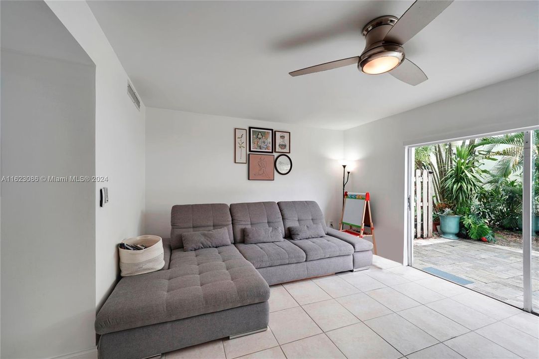 Recently Sold: $289,000 (2 beds, 1 baths, 1000 Square Feet)