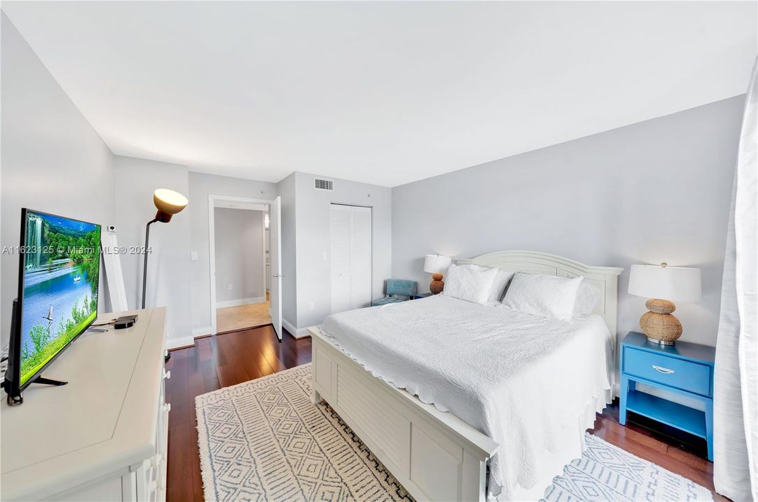 For Sale: $1,059,000 (2 beds, 2 baths, 1180 Square Feet)