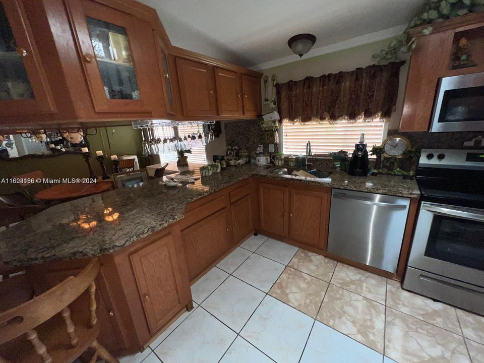 For Sale: $129,000 (3 beds, 2 baths, 1000 Square Feet)