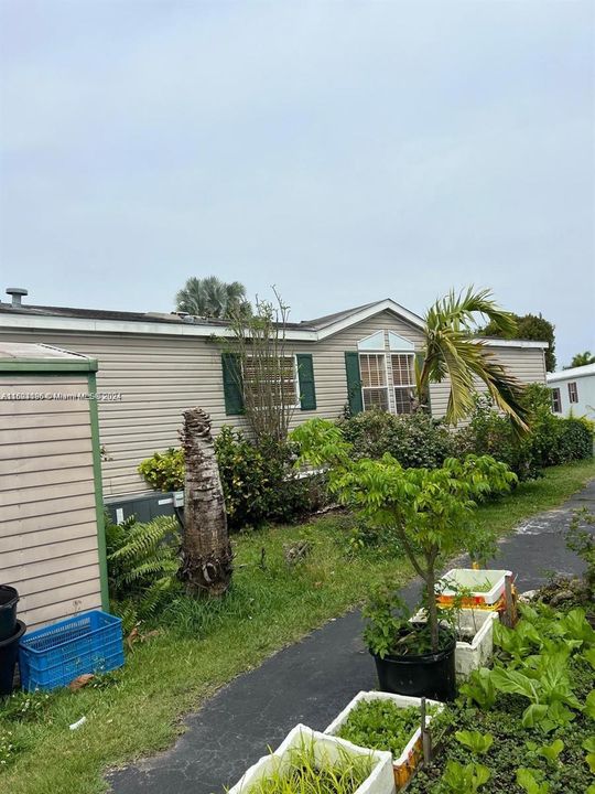 For Sale: $129,000 (3 beds, 2 baths, 1000 Square Feet)