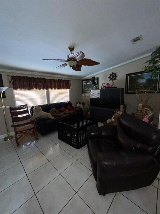 For Sale: $129,000 (3 beds, 2 baths, 1000 Square Feet)