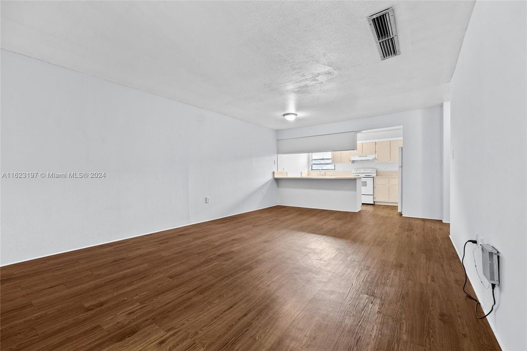 For Sale: $85,000 (1 beds, 1 baths, 876 Square Feet)