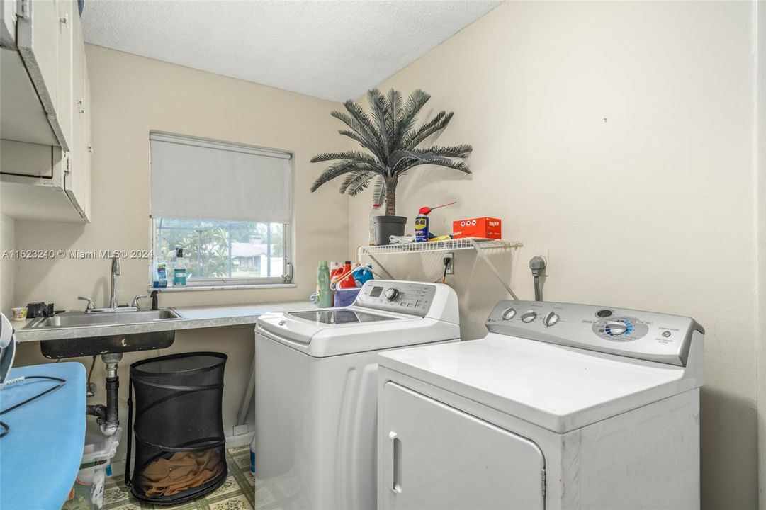 For Sale: $299,900 (3 beds, 2 baths, 2268 Square Feet)