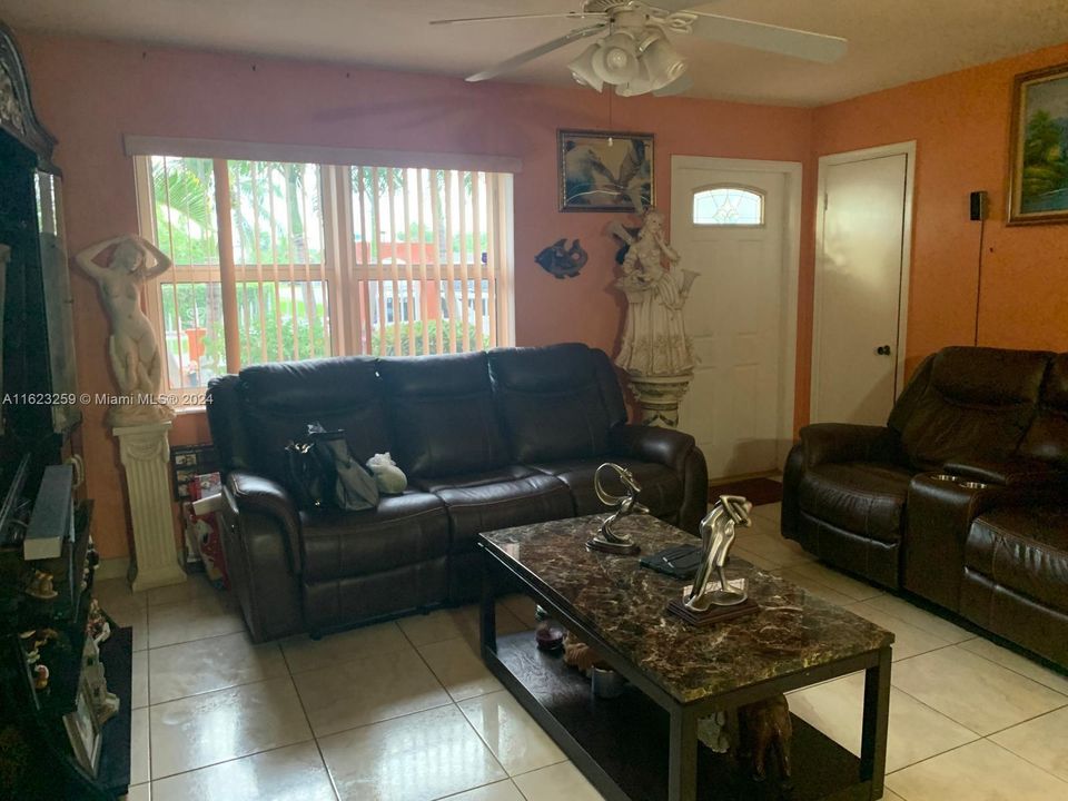 Recently Sold: $470,000 (3 beds, 1 baths, 1104 Square Feet)