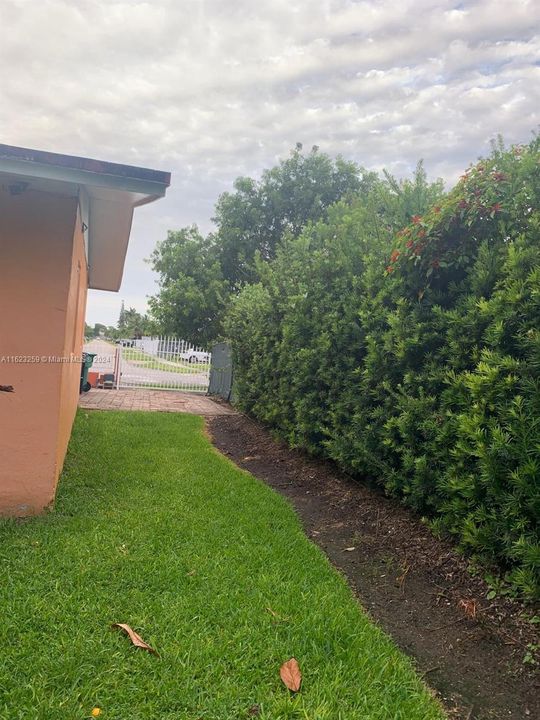 Recently Sold: $470,000 (3 beds, 1 baths, 1104 Square Feet)