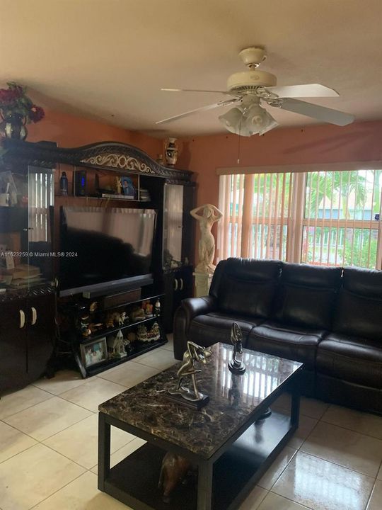 Recently Sold: $470,000 (3 beds, 1 baths, 1104 Square Feet)