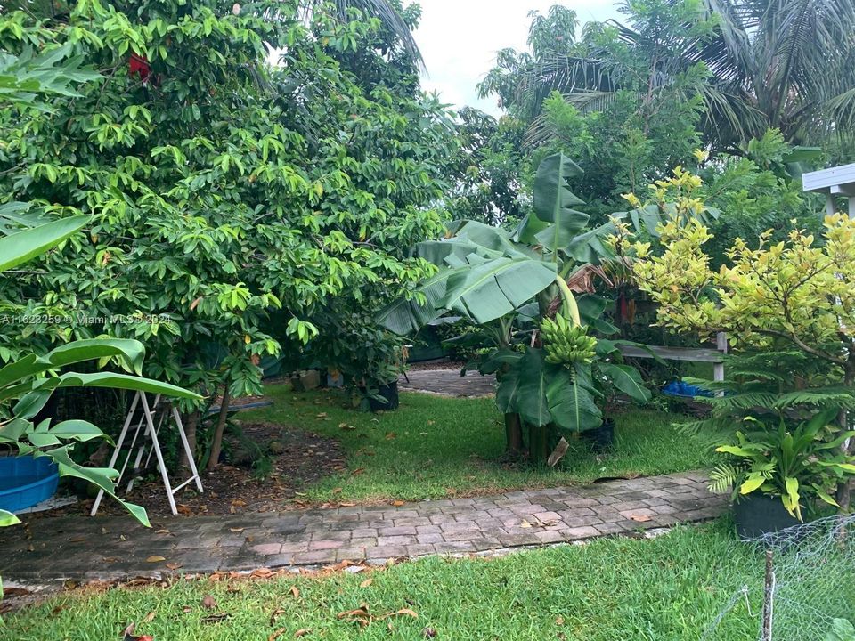 Recently Sold: $470,000 (3 beds, 1 baths, 1104 Square Feet)