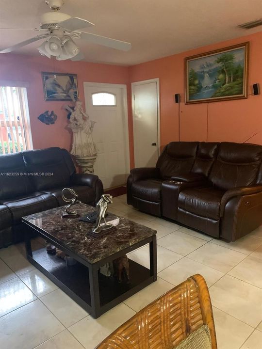 Recently Sold: $470,000 (3 beds, 1 baths, 1104 Square Feet)