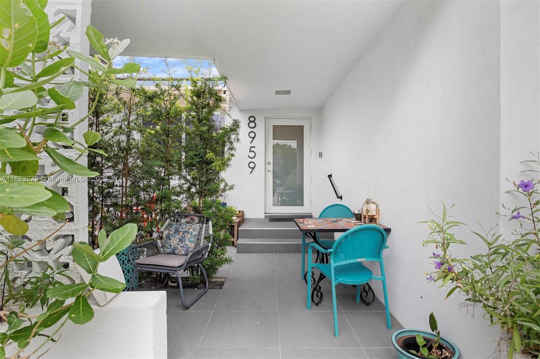 Active With Contract: $1,475,000 (3 beds, 2 baths, 1654 Square Feet)