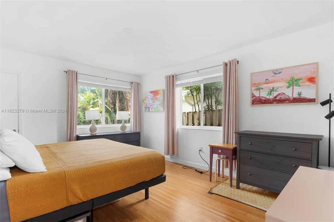 Active With Contract: $1,475,000 (3 beds, 2 baths, 1654 Square Feet)