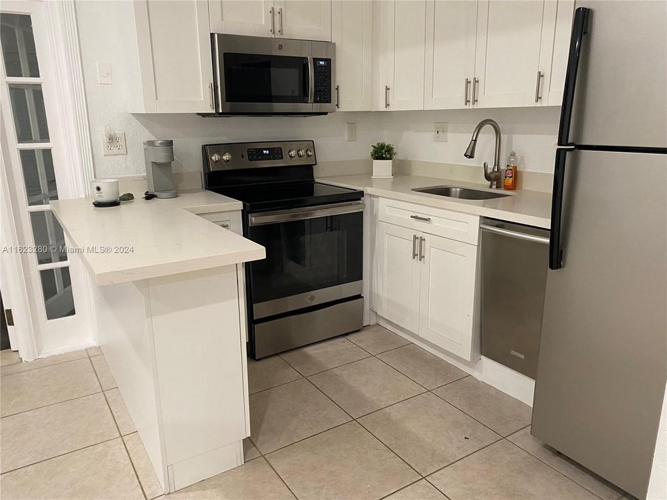 Recently Rented: $2,450 (1 beds, 1 baths, 778 Square Feet)