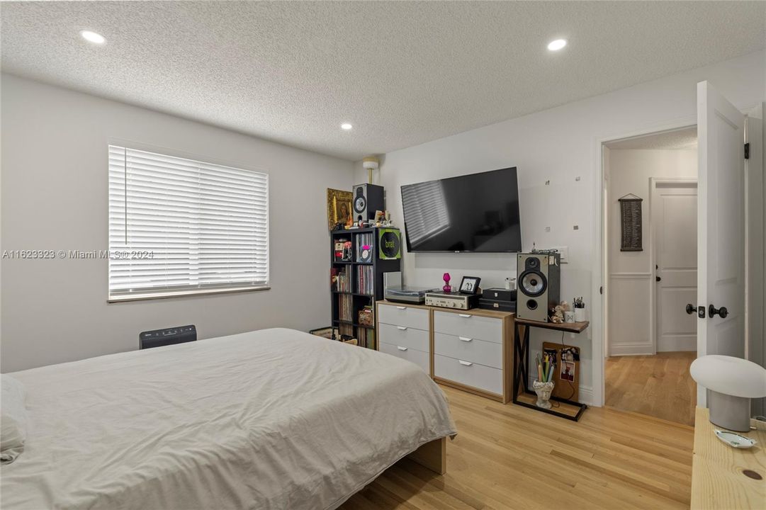 Recently Sold: $615,000 (3 beds, 2 baths, 1674 Square Feet)