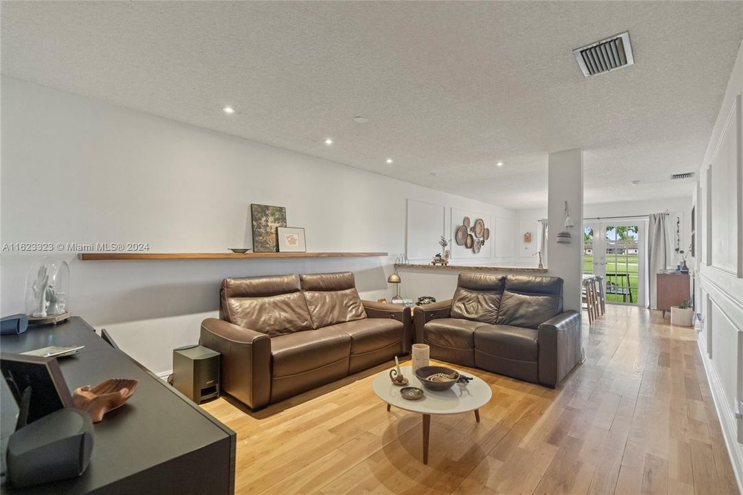 Nice space for entertaining.