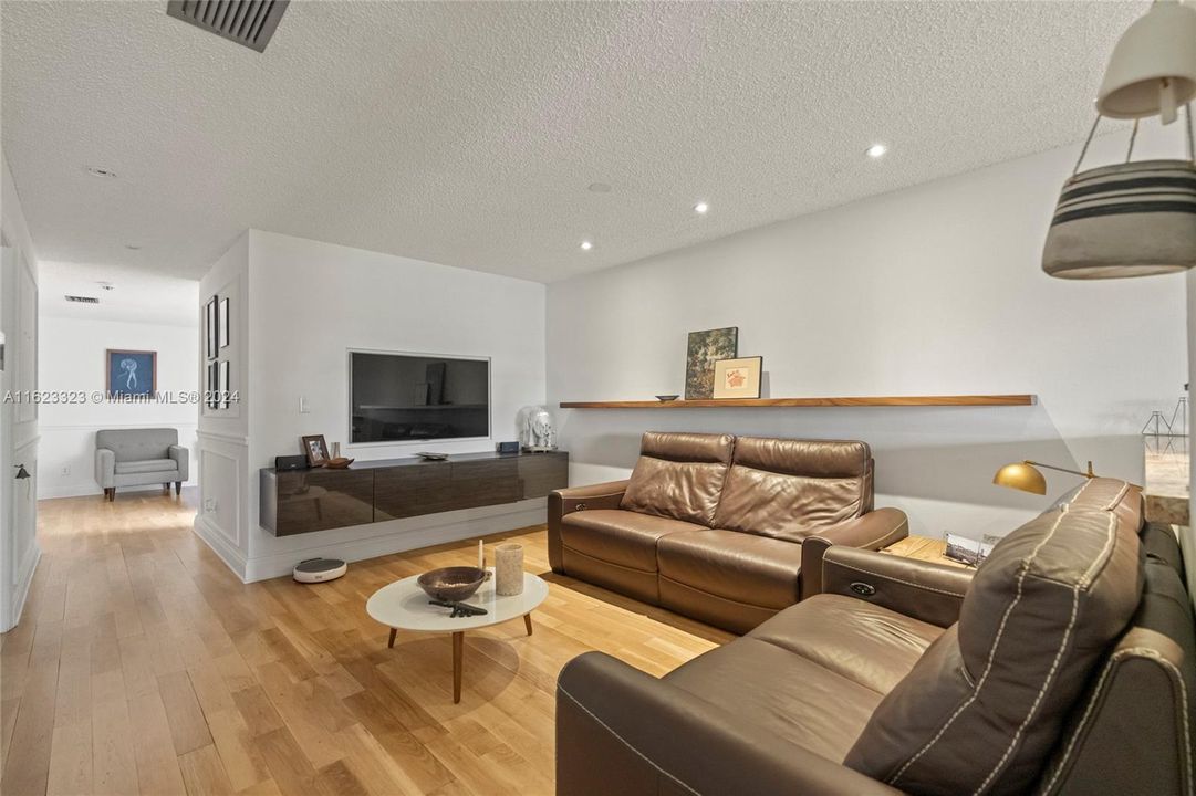 Recently Sold: $615,000 (3 beds, 2 baths, 1674 Square Feet)