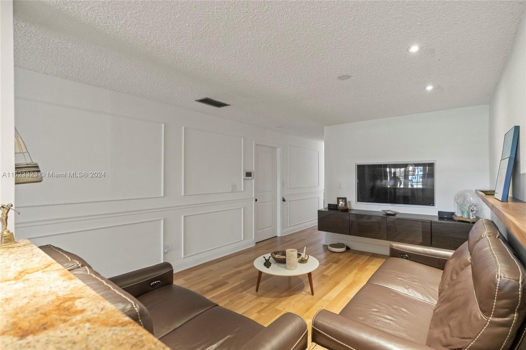 Recently Sold: $615,000 (3 beds, 2 baths, 1674 Square Feet)