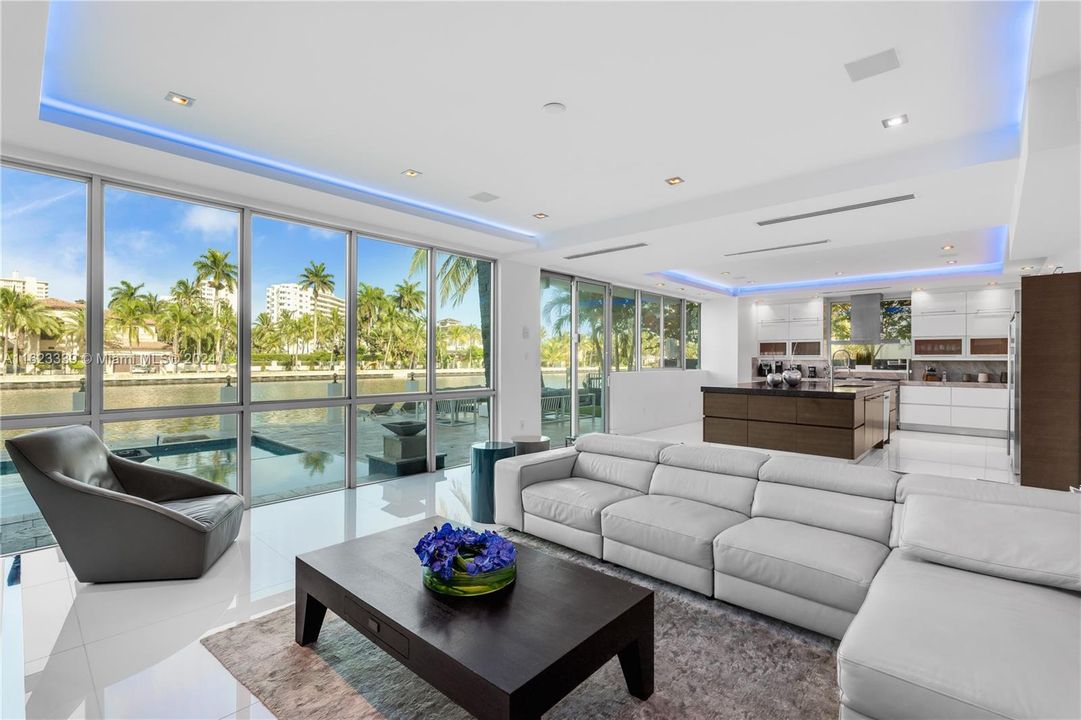 For Sale: $11,690,000 (7 beds, 6 baths, 7674 Square Feet)