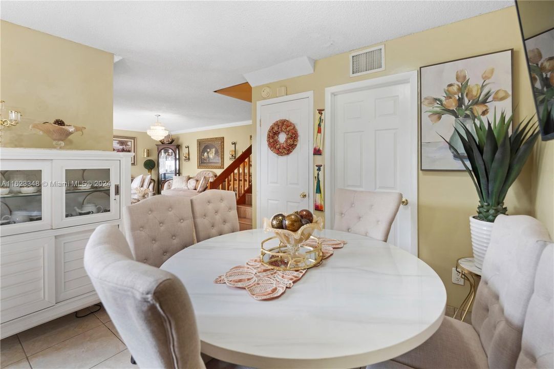 Недавно продано: $385,000 (3 спален, 2 ванн, 1488 Квадратных фут)