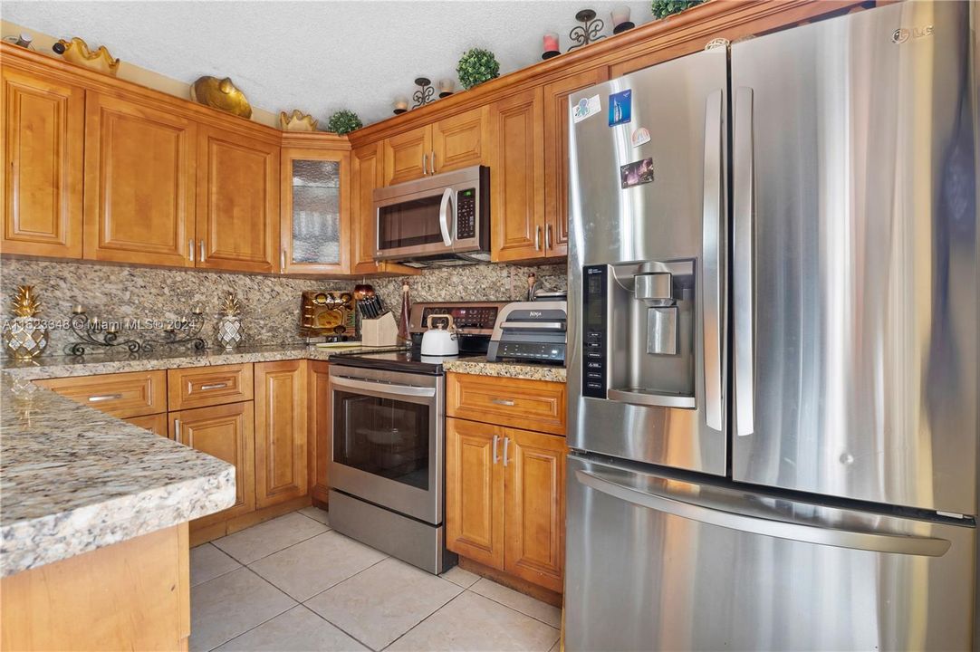 Недавно продано: $385,000 (3 спален, 2 ванн, 1488 Квадратных фут)