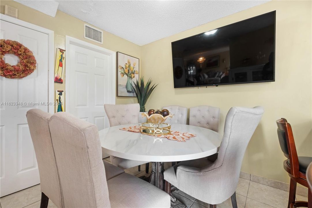 Недавно продано: $385,000 (3 спален, 2 ванн, 1488 Квадратных фут)