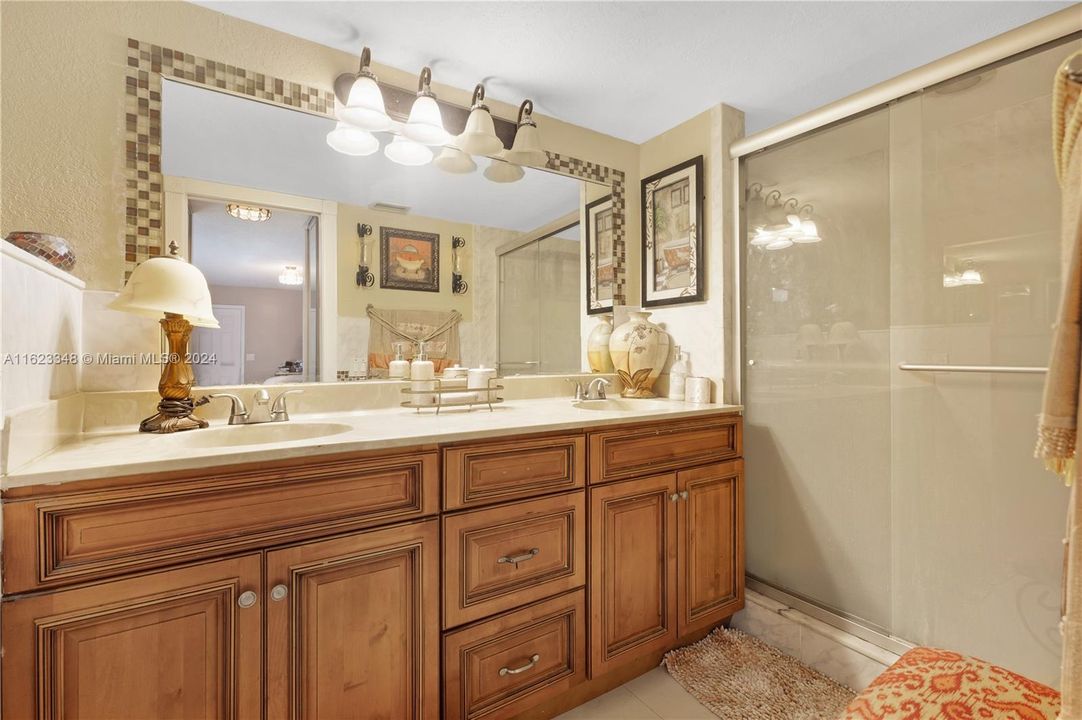 Недавно продано: $385,000 (3 спален, 2 ванн, 1488 Квадратных фут)