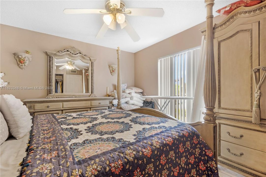 Недавно продано: $385,000 (3 спален, 2 ванн, 1488 Квадратных фут)