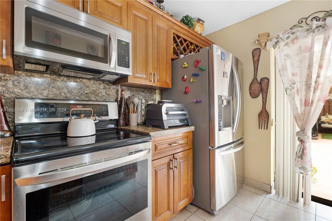 Недавно продано: $385,000 (3 спален, 2 ванн, 1488 Квадратных фут)