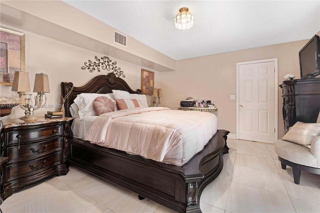 Недавно продано: $385,000 (3 спален, 2 ванн, 1488 Квадратных фут)