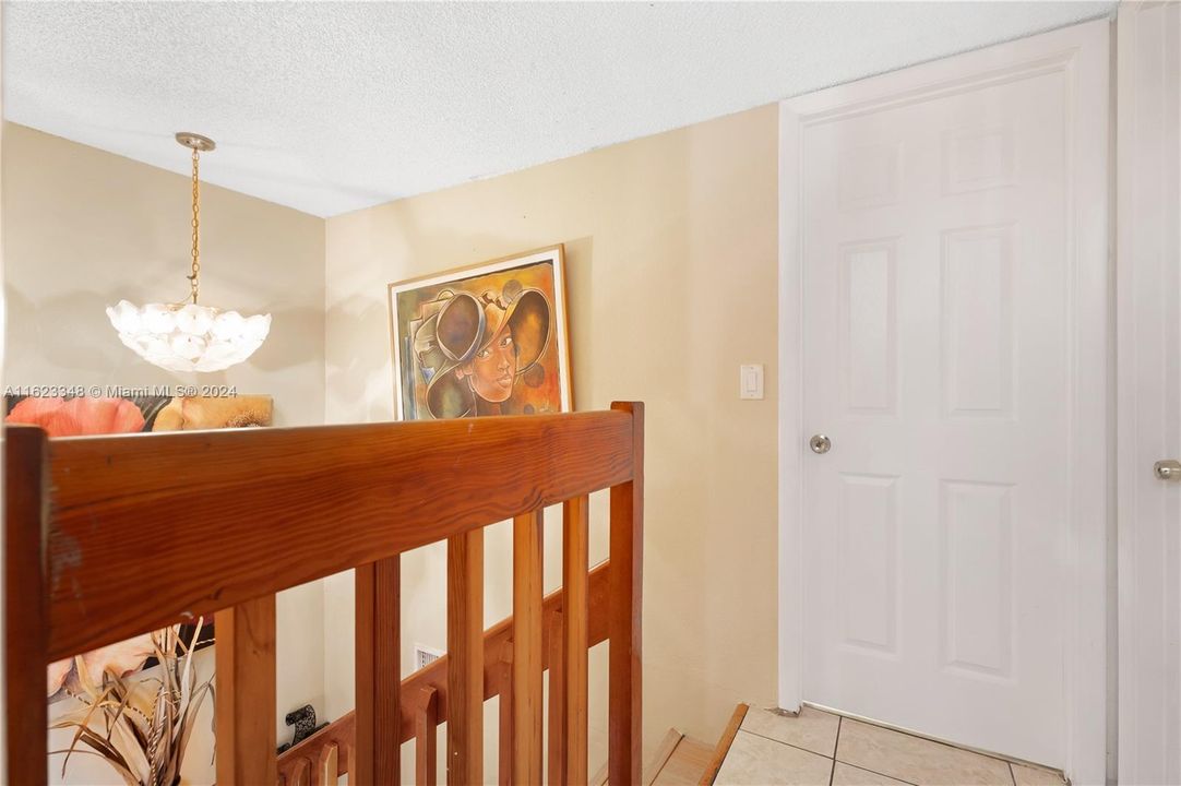 Недавно продано: $385,000 (3 спален, 2 ванн, 1488 Квадратных фут)