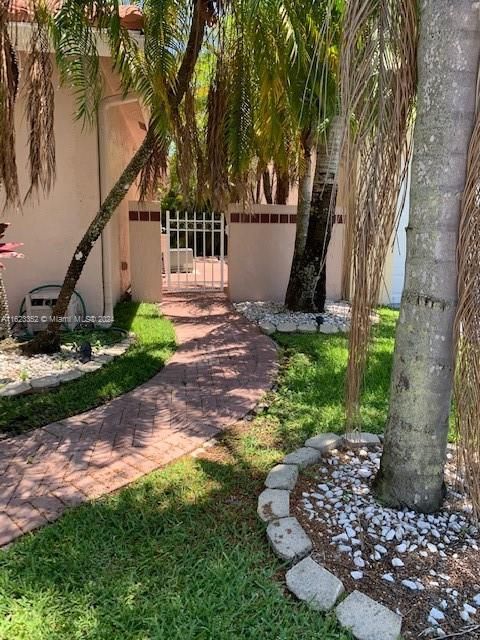 Recently Rented: $3,100 (2 beds, 2 baths, 959 Square Feet)