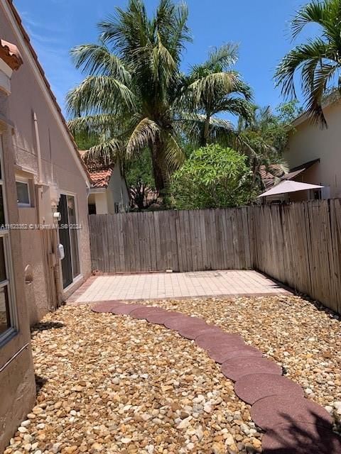 Recently Rented: $3,100 (2 beds, 2 baths, 959 Square Feet)