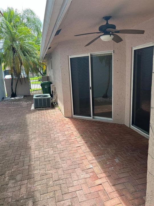 Recently Rented: $3,100 (2 beds, 2 baths, 959 Square Feet)