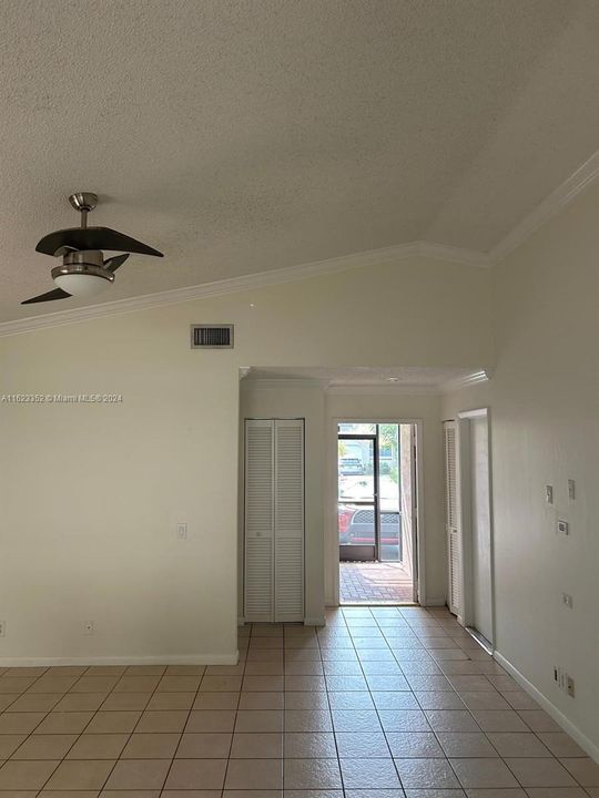 Recently Rented: $3,100 (2 beds, 2 baths, 959 Square Feet)