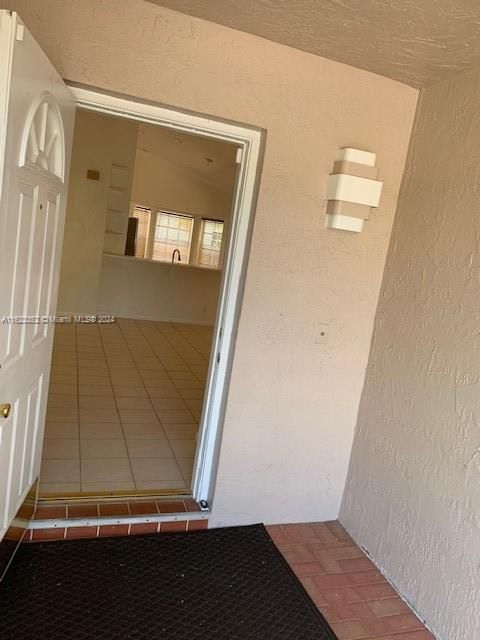 Recently Rented: $3,100 (2 beds, 2 baths, 959 Square Feet)