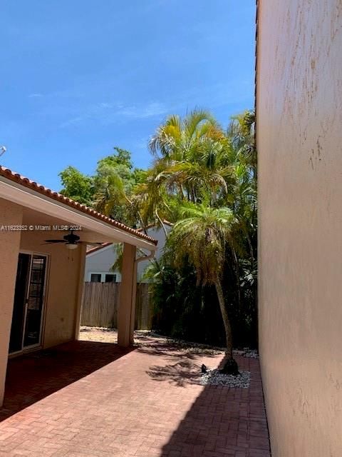 Recently Rented: $3,100 (2 beds, 2 baths, 959 Square Feet)