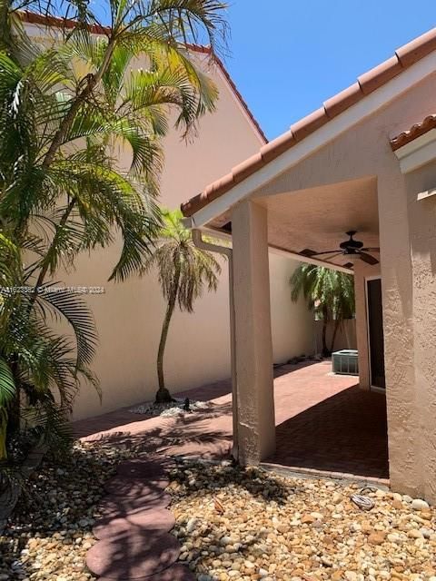 Recently Rented: $3,100 (2 beds, 2 baths, 959 Square Feet)