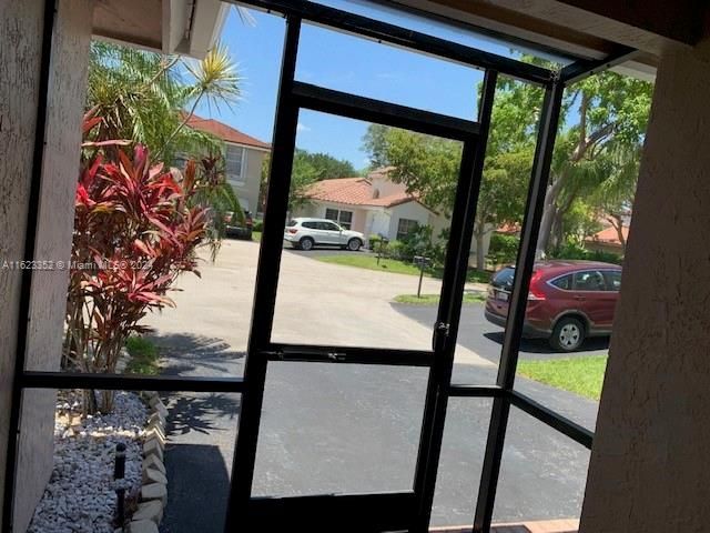 Recently Rented: $3,100 (2 beds, 2 baths, 959 Square Feet)