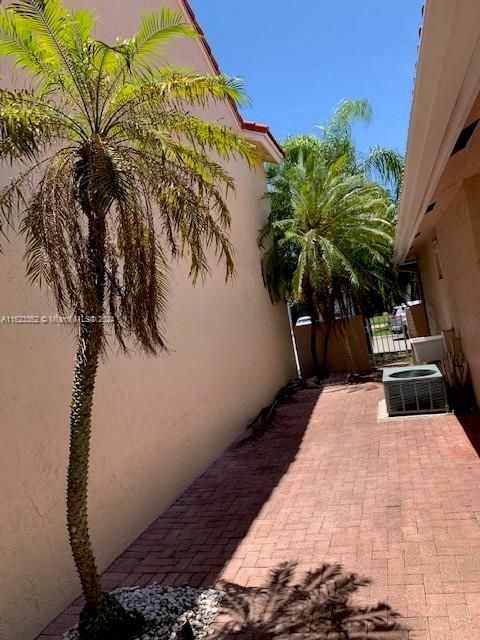 Recently Rented: $3,100 (2 beds, 2 baths, 959 Square Feet)