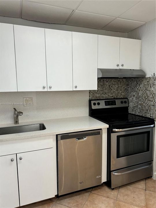 Active With Contract: $184,900 (2 beds, 2 baths, 949 Square Feet)