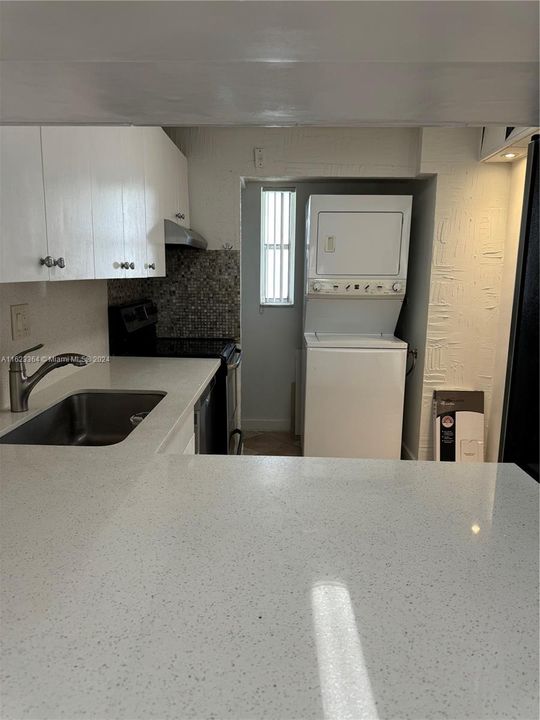 Active With Contract: $184,900 (2 beds, 2 baths, 949 Square Feet)