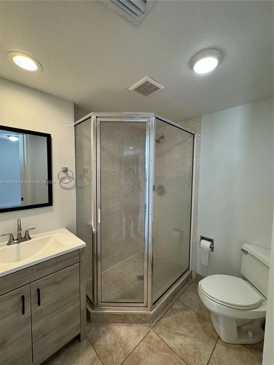 Active With Contract: $184,900 (2 beds, 2 baths, 949 Square Feet)