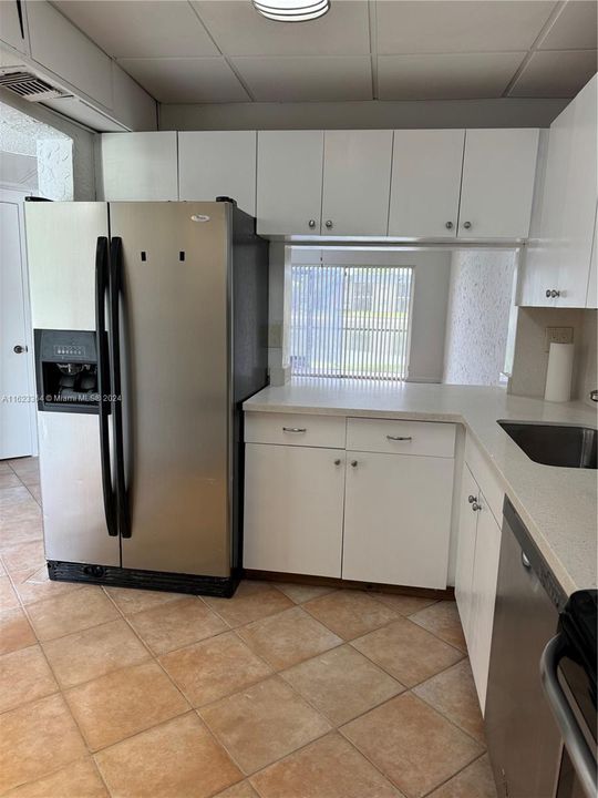 Active With Contract: $184,900 (2 beds, 2 baths, 949 Square Feet)