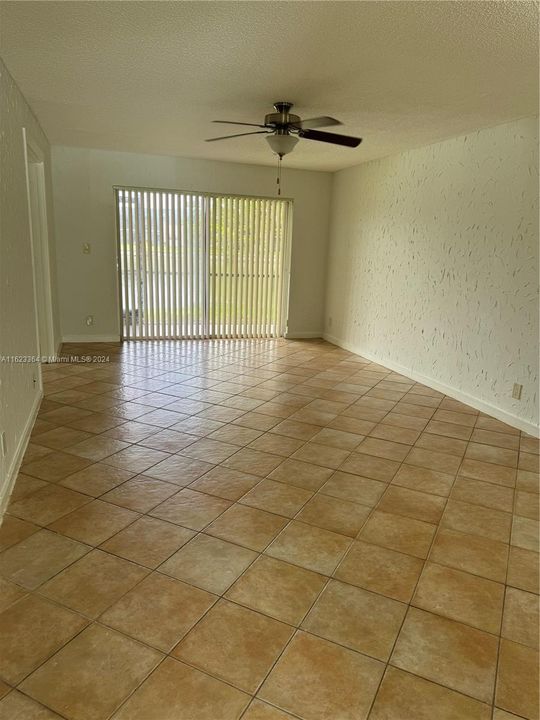 Active With Contract: $184,900 (2 beds, 2 baths, 949 Square Feet)