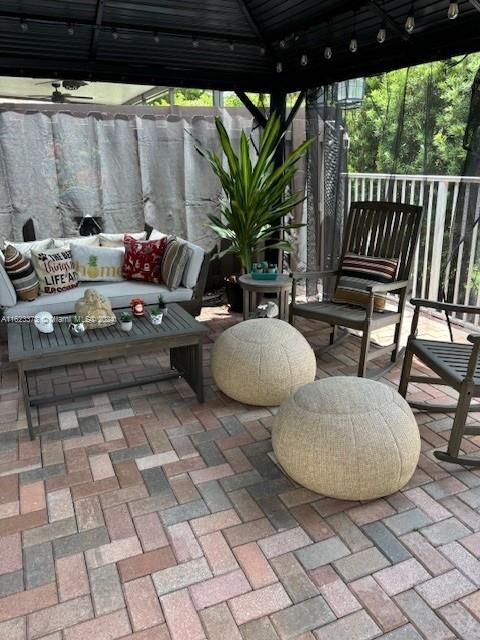 最近售出: $725,000 (4 贝兹, 3 浴室, 0 平方英尺)